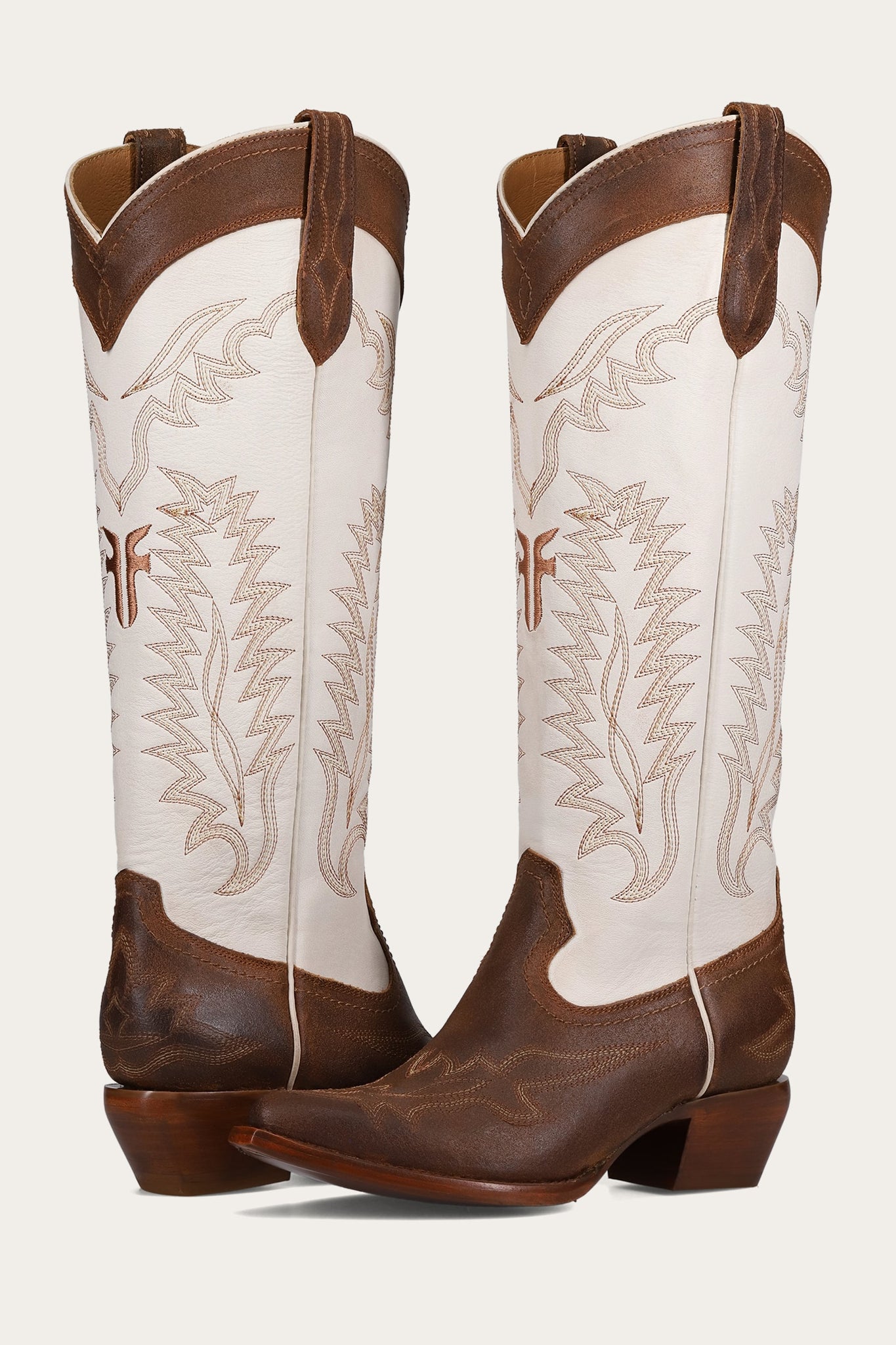FRYE WOMEN SACHA FEATHER DECO TOFFEE/WHITE