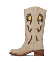Load image into Gallery viewer, FRYE AND CO WOMEN MIRANDA 10 FLOWER CREAM