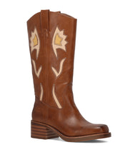 Load image into Gallery viewer, FRYE AND CO WOMEN MIRANDA 10 FLOWER SADDLE(LANGLEY PU)