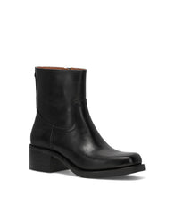 Load image into Gallery viewer, FRYE AND CO WOMEN MIRANDA LOW ZIP BLACK