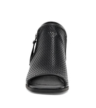 Load image into Gallery viewer, Frye and Co Women OASYS BLACK/NAPLES PU